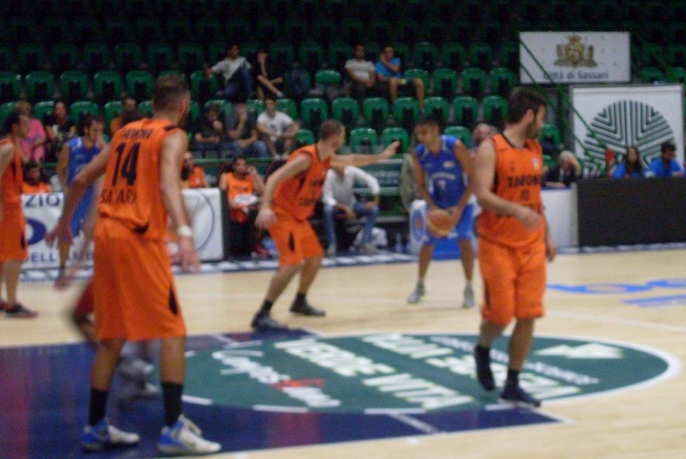 Basket, il Tavoni vince e vola in testa alla C