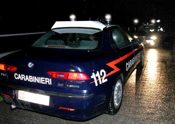 Accoltellato e preso a bastonate 