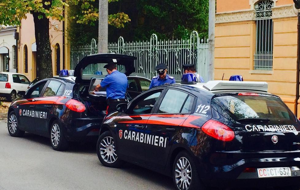 Alcolici ai 15enni e oro comprato dai ladri 