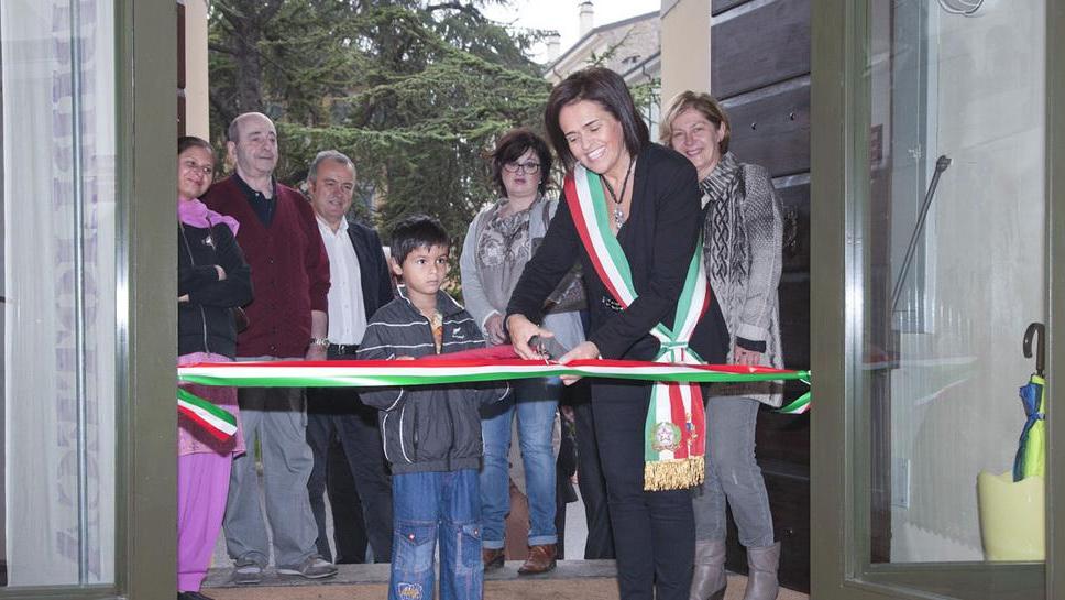 A due anni dal terremoto la biblioteca torna “a casa”