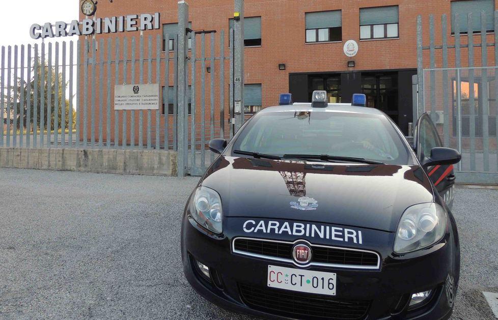 Ladri in casa in via Pomposa Razziano anche le posate