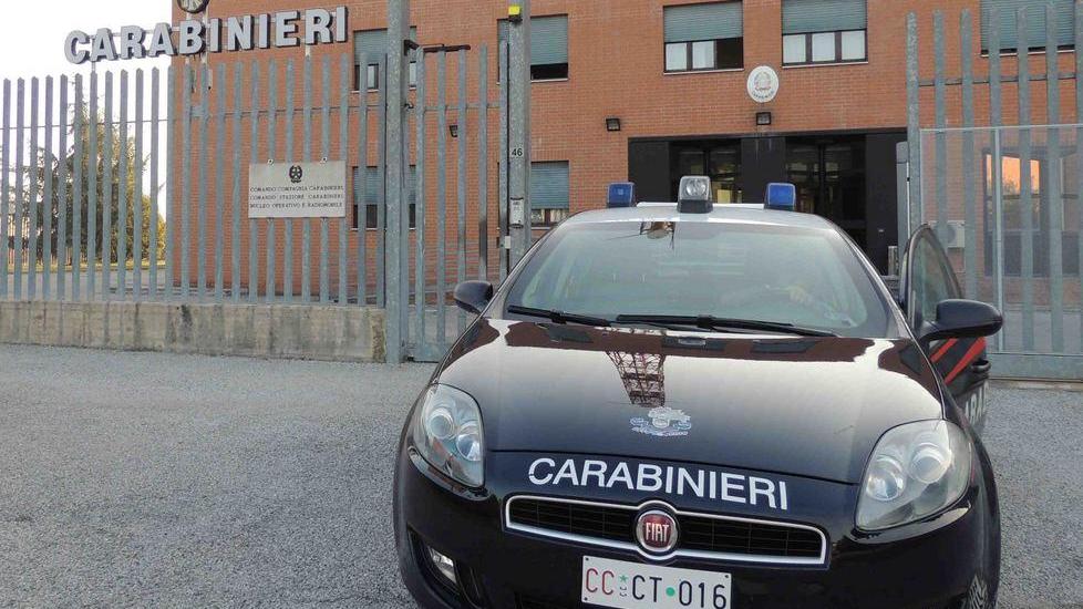 Ladri in casa in via Pomposa Razziano anche le posate