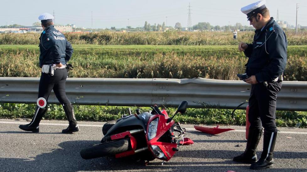 Giovane motociclista in Rianimazione dopo l’intervento