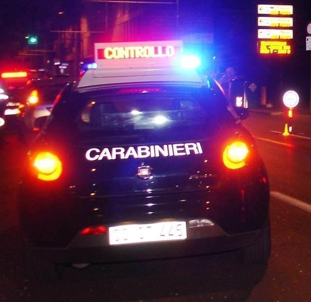 Con mezzo chilo di marijuana in auto, tentano di investire i carabinieri 