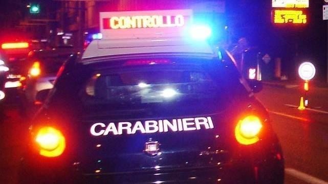 Con mezzo chilo di marijuana in auto, tentano di investire i carabinieri 