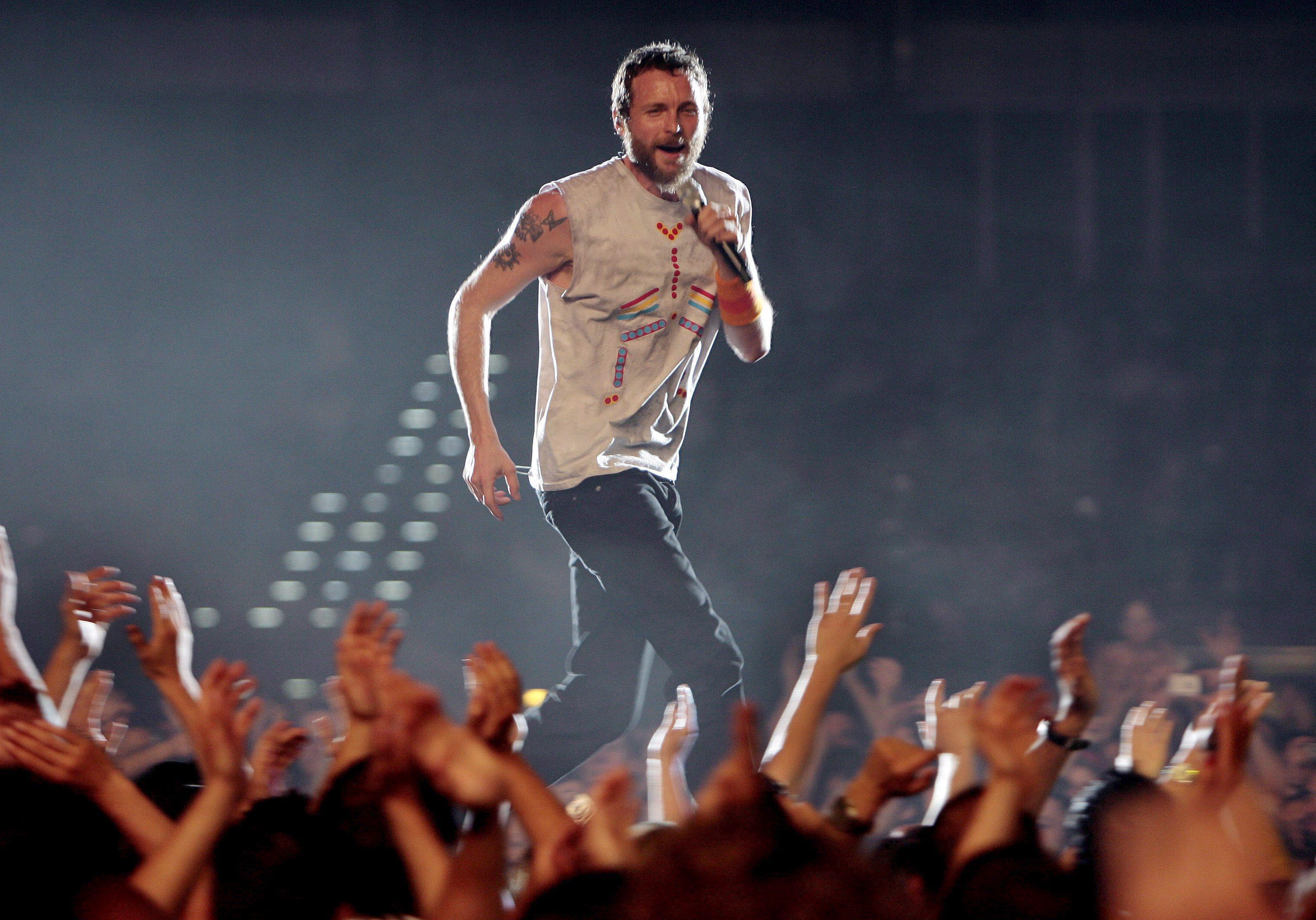 Jovanotti durante un concerto