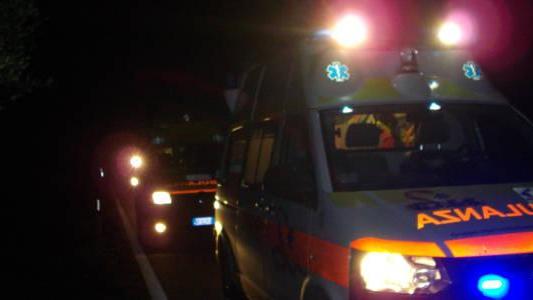 Travolto mentre cammina sul ciglio della strada, gravissimo un 12enne
