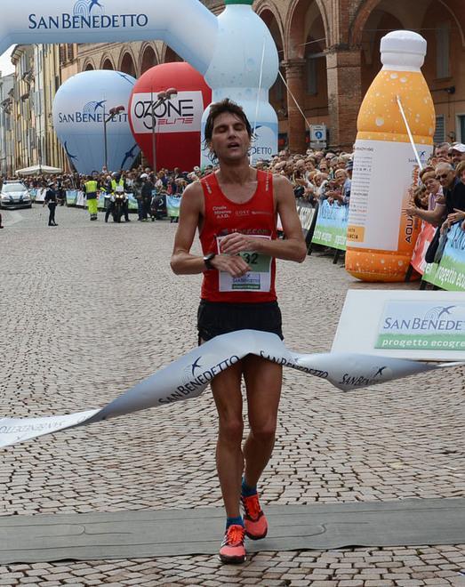 La Maratona d’Italia si tinge di azzurro 
