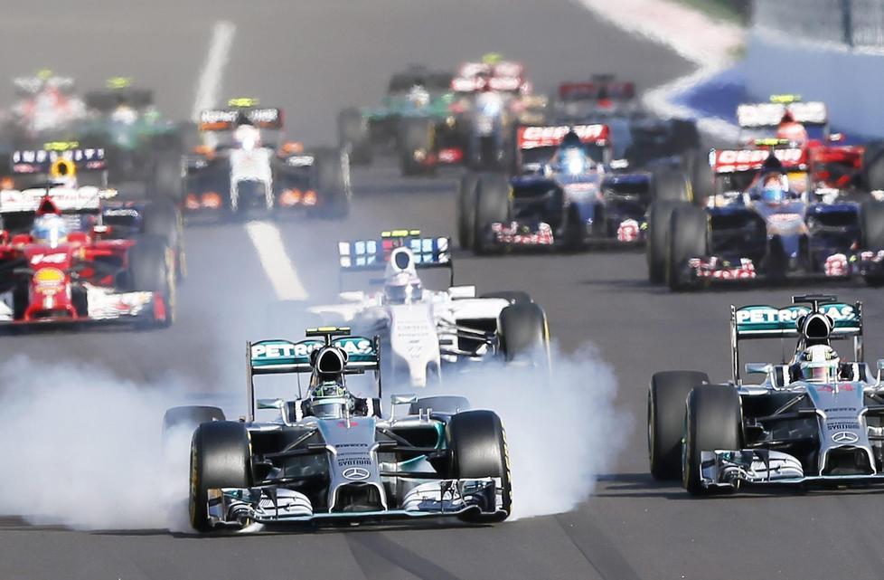 Rosberg sbaglia subito, poi è noia fino in fondo