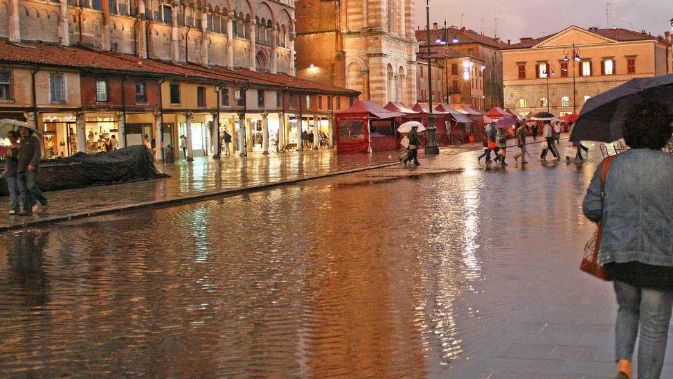 Commercianti preoccupati per la tenuta della piazza durante le piogge