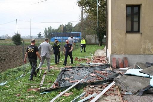 Danni per tromba d'aria a Gurzone (Ro)