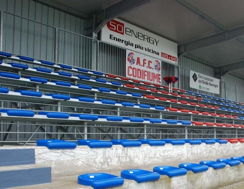 Nuova tribuna per il campo sportivo