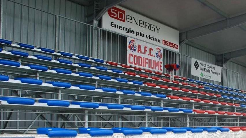 Nuova tribuna per il campo sportivo