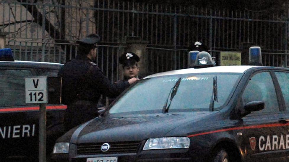 Dall’auto sparisce la borsa con 2.100 euro