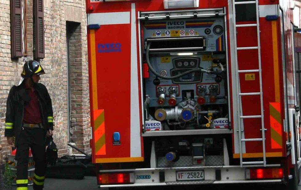 Fiamme nella cucina. Residenti in  fuga dalla palazzina 