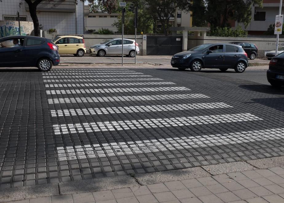 Travolte da un’auto mentre attraversano sulle strisce, gravi 2 donne 