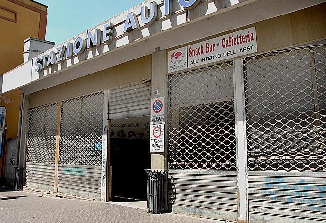 Litigano alla stazione Arst, accertamenti su due minorenni 