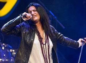 Pia, la rocker che ama musicisti estensi 