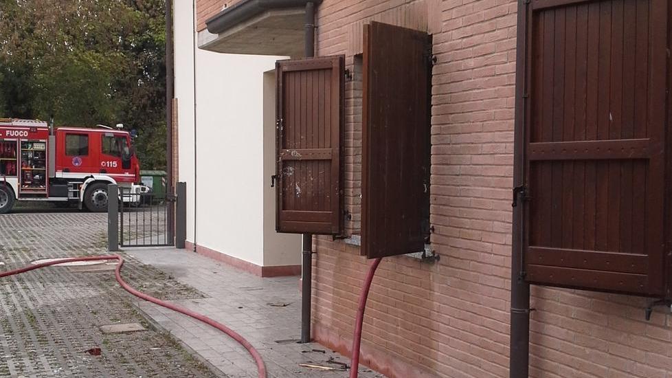 Ancora gravissima al Bufalini la donna ferita nell’esplosione
