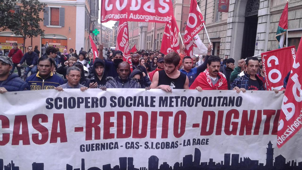 Un momento della manifestazione dei Cas a Modena