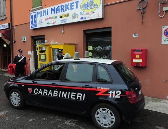 Picchia un carabiniere, arrestato romeno