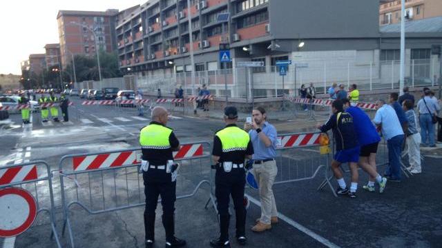 Salta una condotta e cede l’asfalto, chiusa al traffico via Is Mirrionis