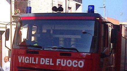 Cade a casa, soccorsa dai vigili del fuoco