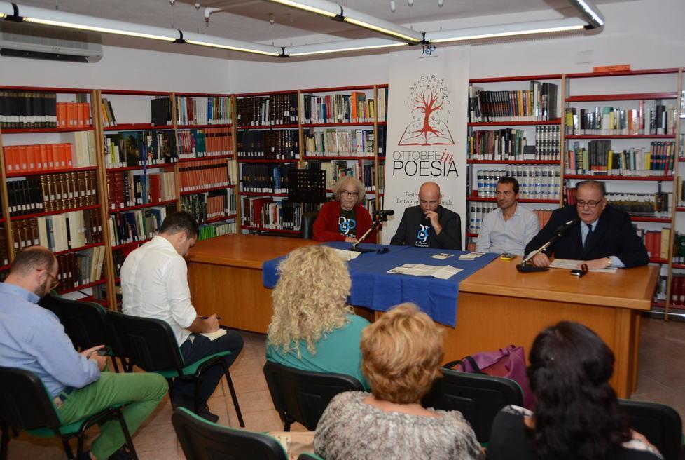 Domenica c’è “Ottobre in poesia” 