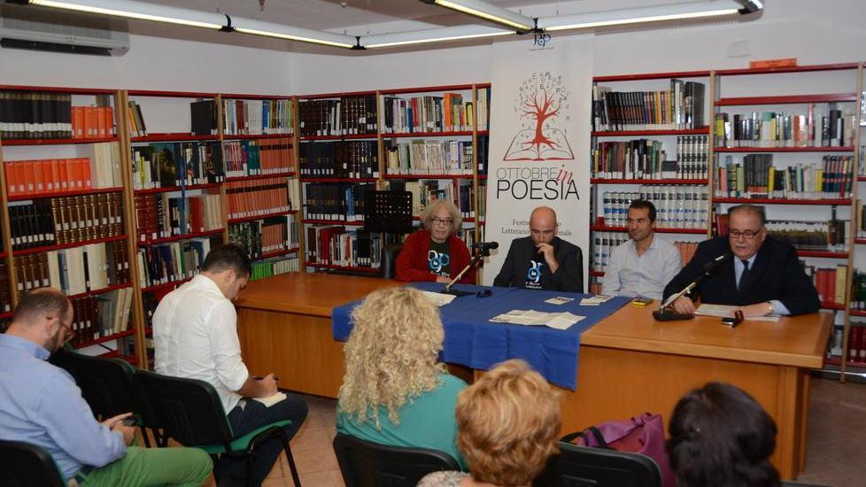 Domenica c’è “Ottobre in poesia”