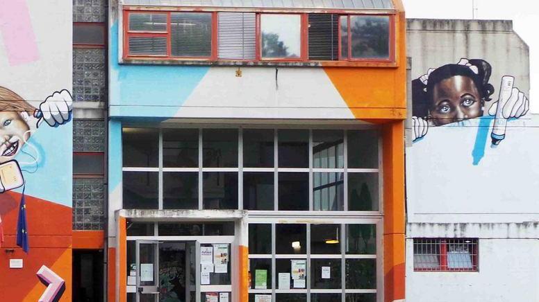 Razzia nella scuola elementare don Milani