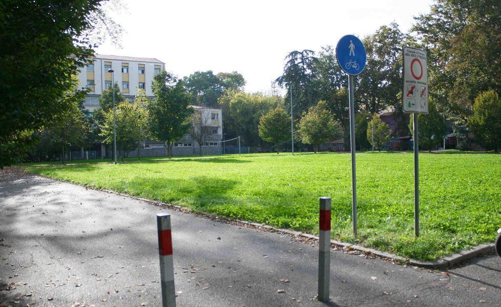 «Dovete chiudere di notte i giardini della mutua» 