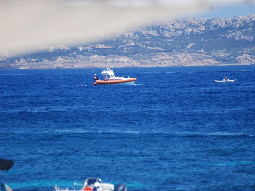 Giovane disperso in mare mentre fa surf, trovato dopo dodici ore 