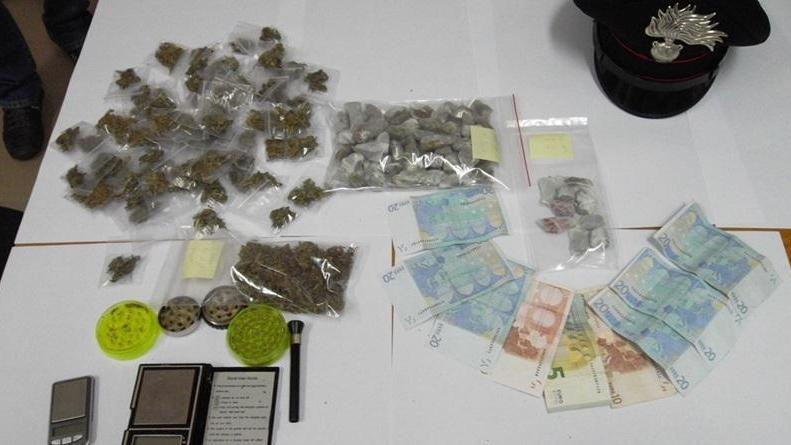 Giovane finisce in carcere per spaccio di marijuana