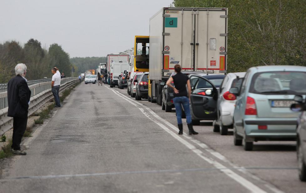 Bloccato per 2 ore il ponte sul Po 