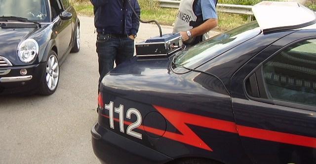 Tre uomini e due ragazze guidavano ubriachi: denunciati 