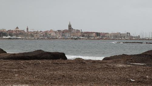Giallo ad Alghero, sul litorale di Maria Pia il cadavere di un uomo 