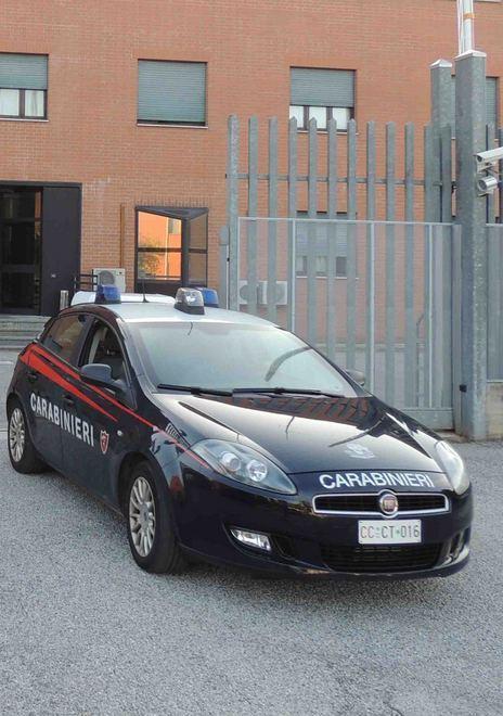Rubano tende e motori per oltre 10mila euro 