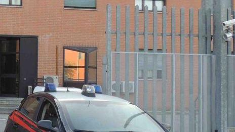 Rubano tende e motori per oltre 10mila euro