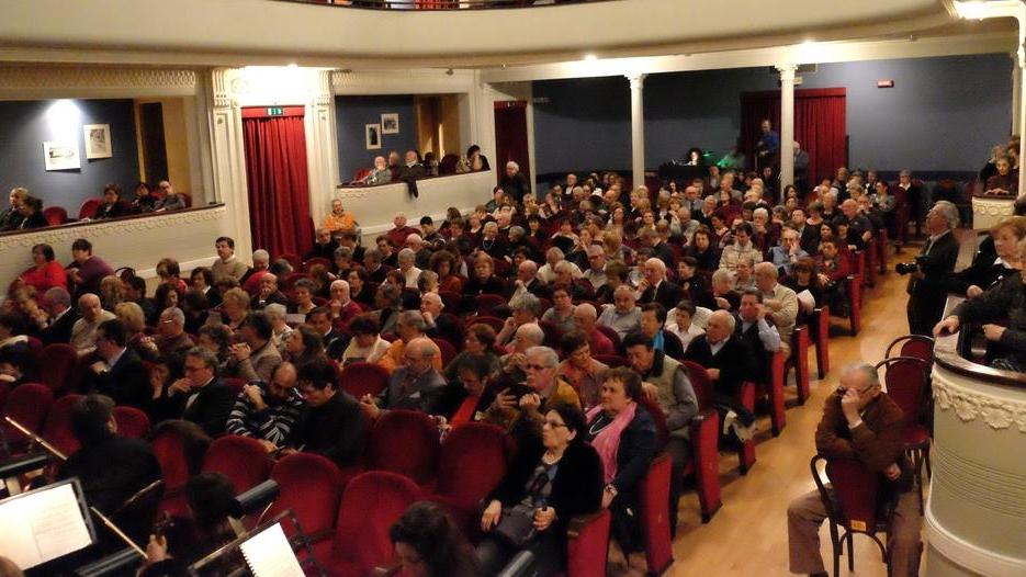 ‘In famiglia al De Micheli’ e il teatro diventa una casa