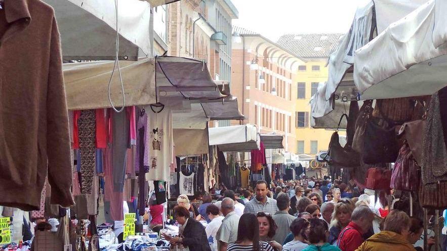 «Gli ambulanti stranieri rispettino le regole»