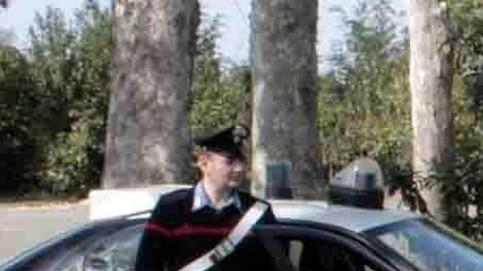 Alla guida ubriaco, minaccia i carabinieri