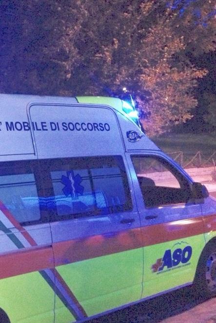 Cade dal balcone, grave un dipendente della Provincia