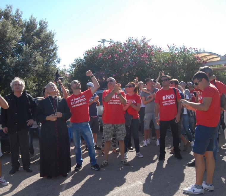 La Chiesa si schiera con i lavoratori: «Meridiana va salvata» 