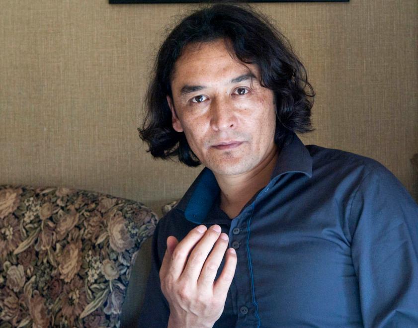 Basir Ahang canta il dolore della sua gente 