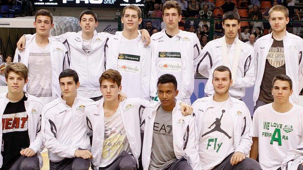 Nell’intervallo la passerella delle squadre giovanili della vis 2008