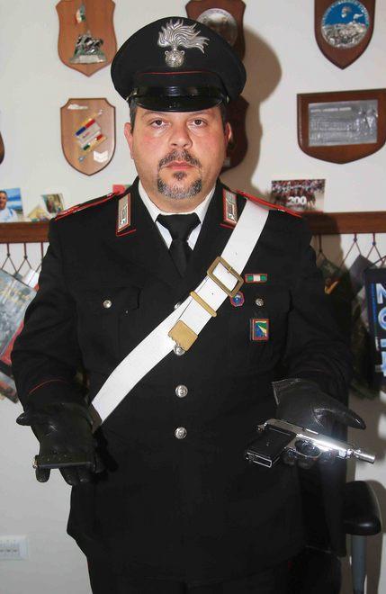 Per fuggire sparano contro i carabinieri 