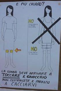 Cartello del parroco: niente messa se la gonna è troppo corta 