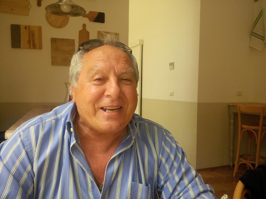 «Io in pensione senza aver mai lavorato», cresce la polemica 