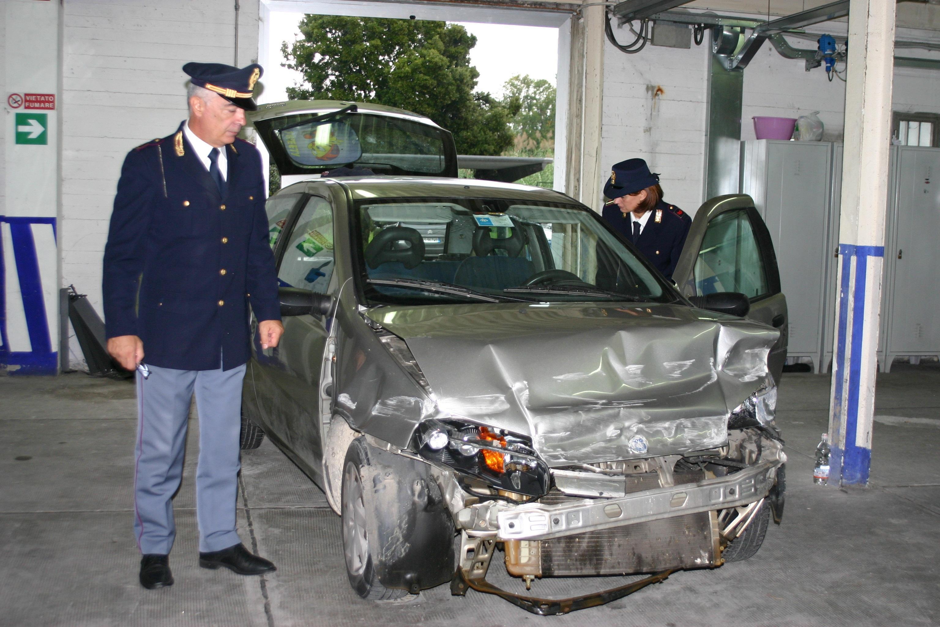 La Fiat Punto che ha speronato l'auto della Polstrada