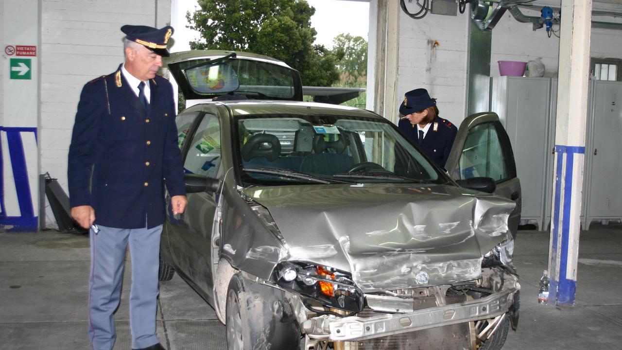 La Fiat Punto che ha speronato l'auto della Polstrada